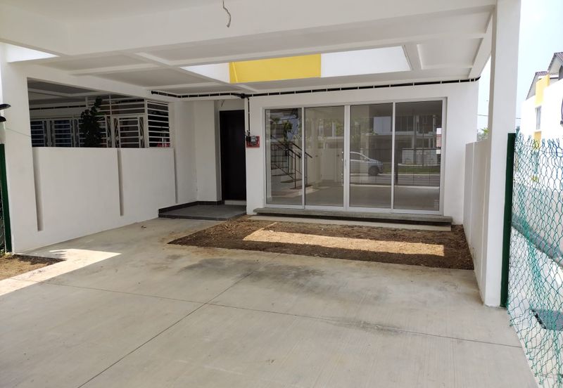 Gated Guarded 2-Storey Home Close to Major Factories in Senawang  Modern End Lot Terrace for Rent Near Samsung, Senawang