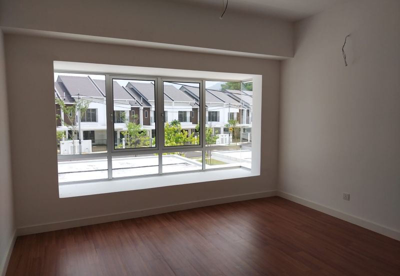 Gated Guarded 2-Storey Home Close to Major Factories in Senawang  Modern End Lot Terrace for Rent Near Samsung, Senawang