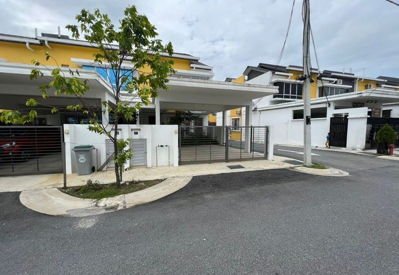 Gated Guarded 2-Storey Home Close to Major Factories in Senawang  Modern End Lot Terrace for Rent Near Samsung, Senawang