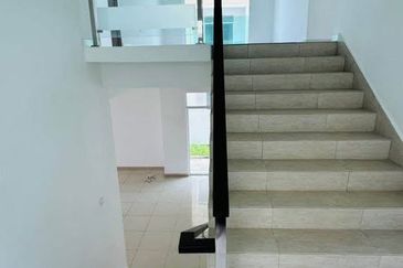 Modern 2-Storey Bungalow Walking Distance to KTM Sg Gadut Tmn Bukit Senawang 