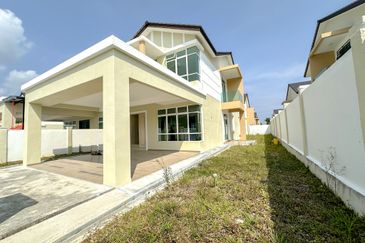 Modern 2-Storey Bungalow Walking Distance to KTM Sg Gadut Tmn Bukit Senawang 