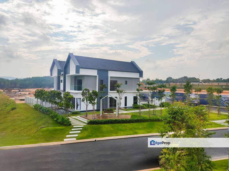 Golf View Luxury Semi-D in Prime Township near KLIA | Resort Living | 100% Loan, Negeri Sembilan, Seremban