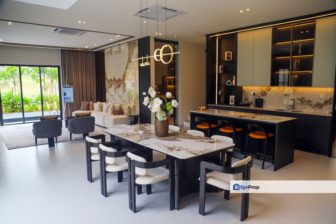 Golf View Luxury Semi-D in Prime Township near KLIA | Resort Living | 100% Loan, Negeri Sembilan, Seremban