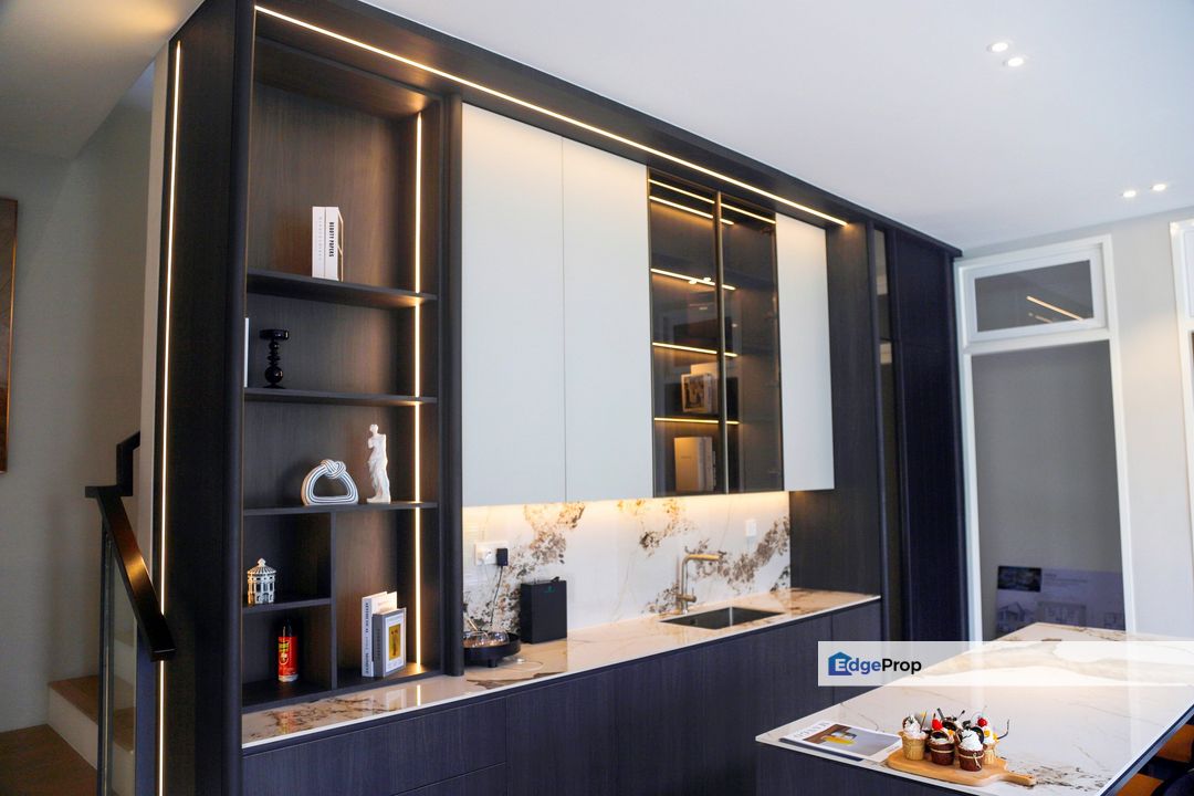 Golf View Luxury Semi-D in Prime Township near KLIA | Resort Living | 100% Loan, Negeri Sembilan, Seremban