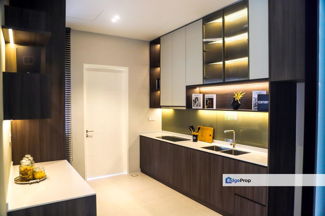 Golf View Luxury Semi-D in Prime Township near KLIA | Resort Living | 100% Loan, Negeri Sembilan, Seremban