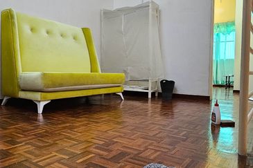 2 Storey with Fully Furnish walking distance to school