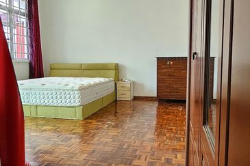 2 Storey with Fully Furnish walking distance to school