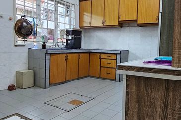 2 Storey with Fully Furnish walking distance to school