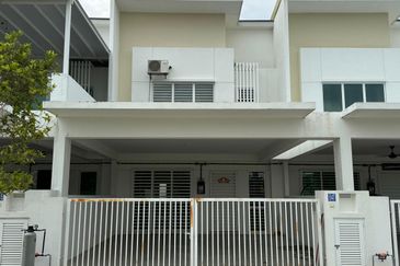 Seremban 2 Storey Facing Playground Suriaman Bandar Sri Sendayan
