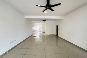 Seremban 2 Storey Facing Playground Suriaman Bandar Sri Sendayan