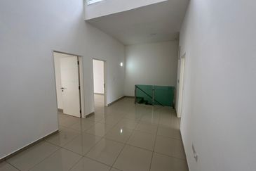 Seremban 2 Storey Facing Playground Suriaman Bandar Sri Sendayan