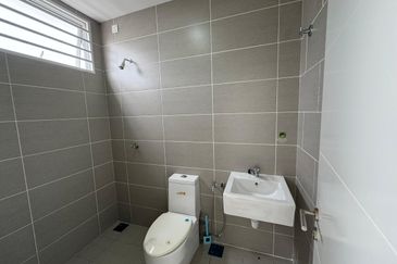 Seremban 2 Storey Facing Playground Suriaman Bandar Sri Sendayan