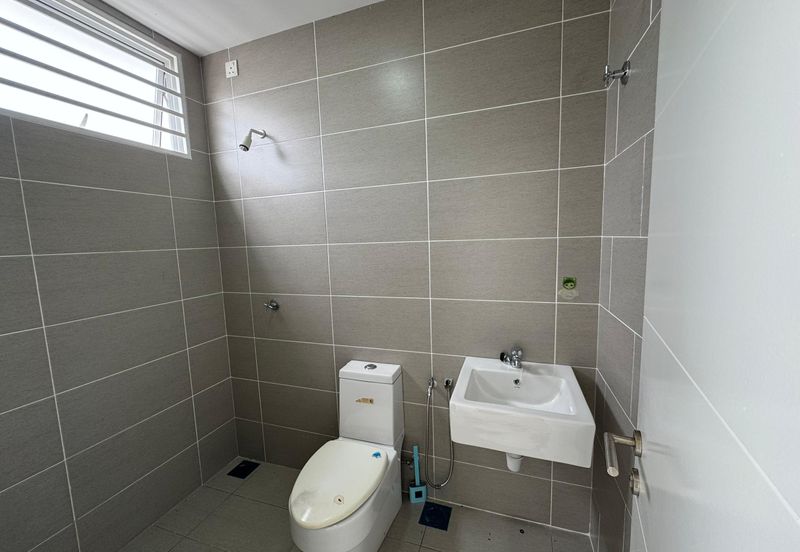 Seremban 2 Storey Facing Playground Suriaman Bandar Sri Sendayan