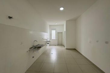 Seremban 2 Storey Facing Playground Suriaman Bandar Sri Sendayan