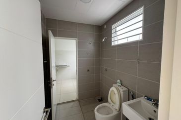 Seremban 2 Storey Facing Playground Suriaman Bandar Sri Sendayan