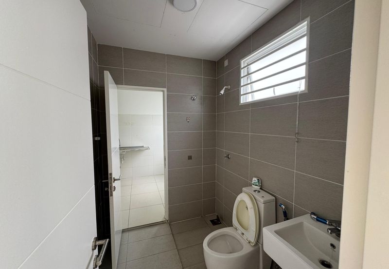 Seremban 2 Storey Facing Playground Suriaman Bandar Sri Sendayan