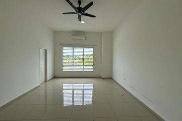 Seremban 2 Storey Facing Playground Suriaman Bandar Sri Sendayan