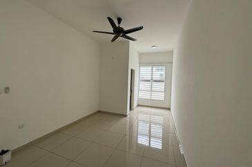 Seremban 2 Storey Facing Playground Suriaman Bandar Sri Sendayan