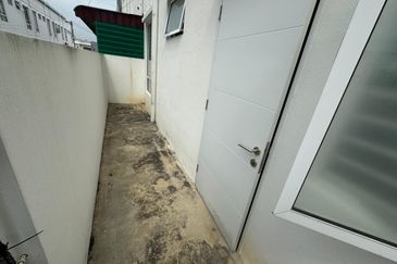Seremban 2 Storey Facing Playground Suriaman Bandar Sri Sendayan