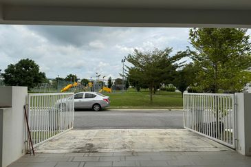 Seremban 2 Storey Facing Playground Suriaman Bandar Sri Sendayan