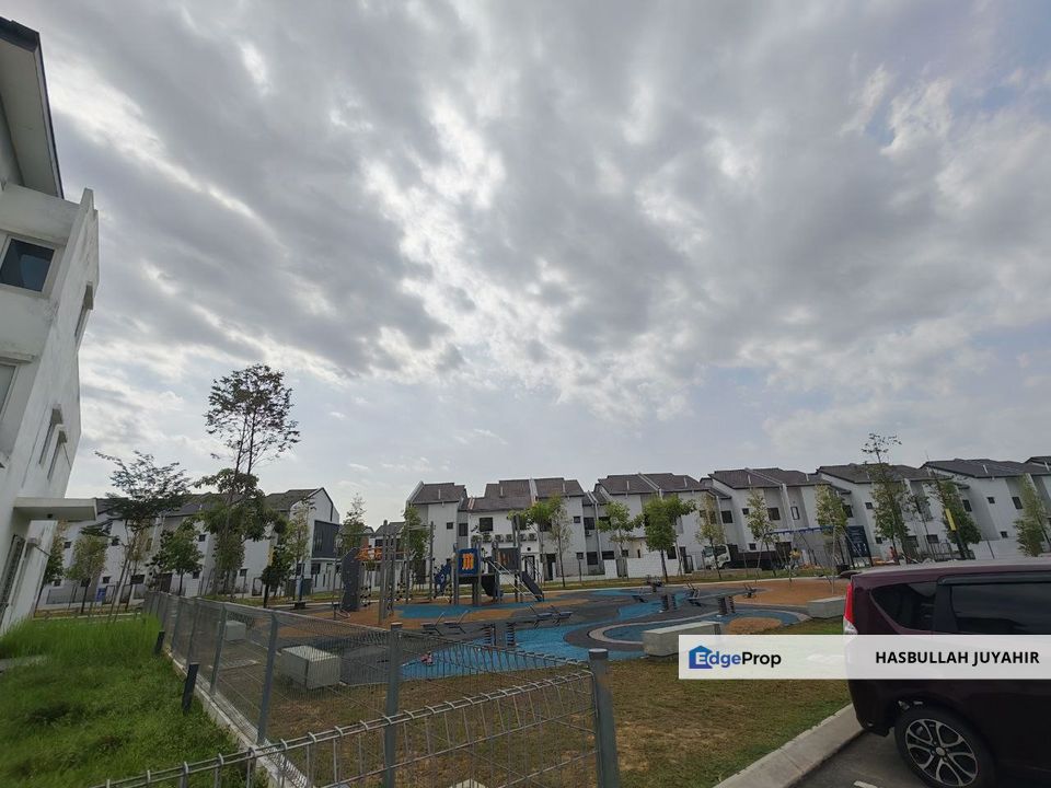 
FULLY FURNISHED 2 Storey Townhouse Platinum Residence , Selangor, Dengkil