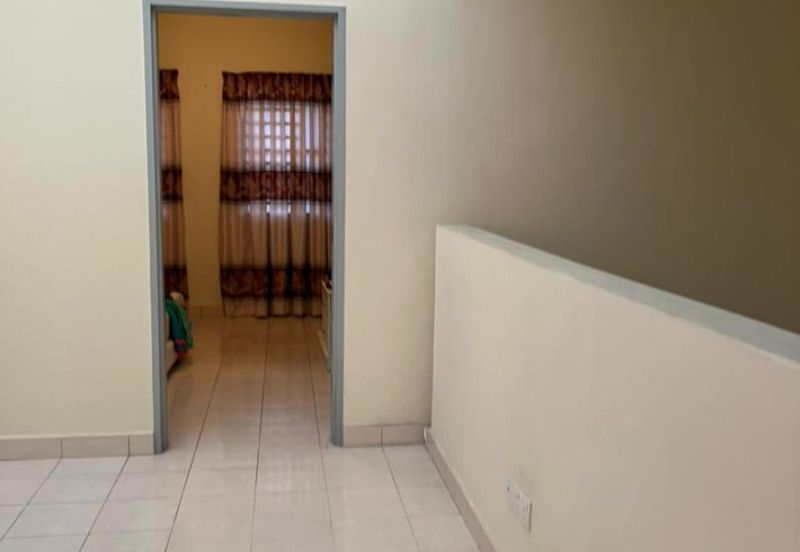 Jalan Timur @ Bandar Baru Enstek