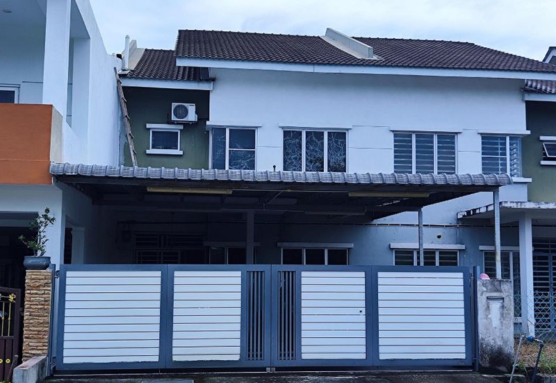 Jalan Timur @ Bandar Baru Enstek