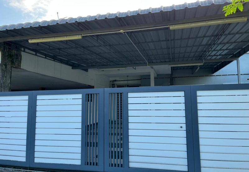 Jalan Timur @ Bandar Baru Enstek