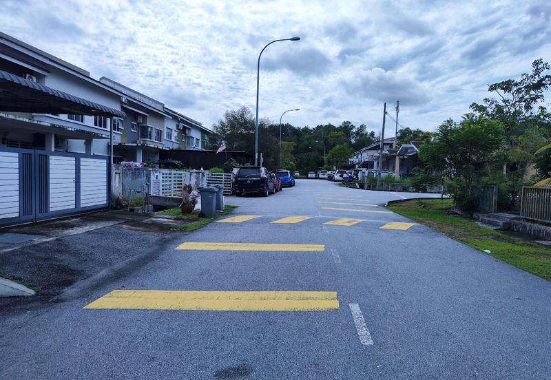 Jalan Timur @ Bandar Baru Enstek