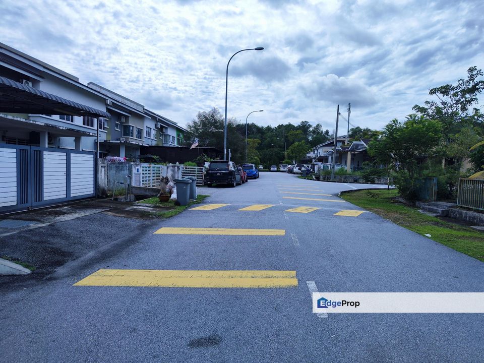 FACING OPEN Double Storey Taman Timur Enstek Bandar Baru Enstek NEGOTIABLE, Negeri Sembilan, Labu