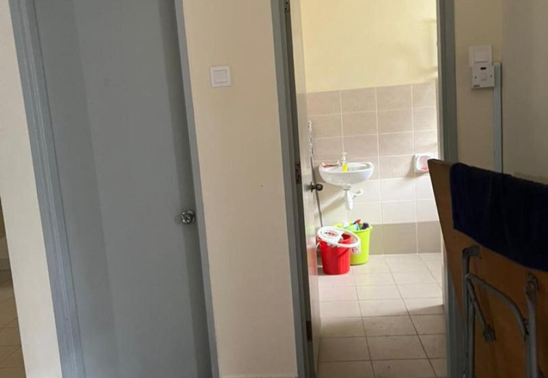 Jalan Timur @ Bandar Baru Enstek