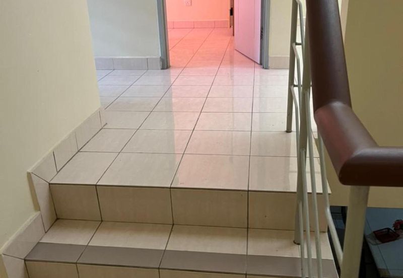 Jalan Timur @ Bandar Baru Enstek