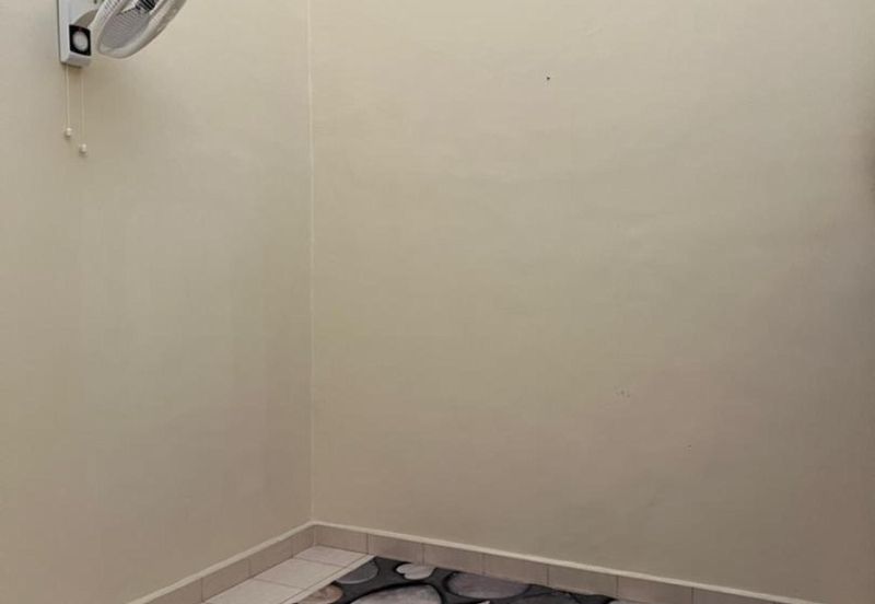 Jalan Timur @ Bandar Baru Enstek