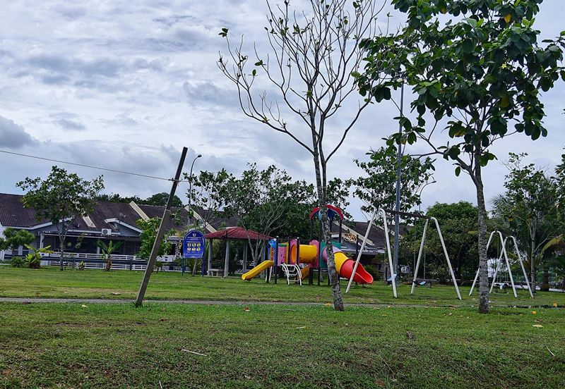 Jalan Timur @ Bandar Baru Enstek