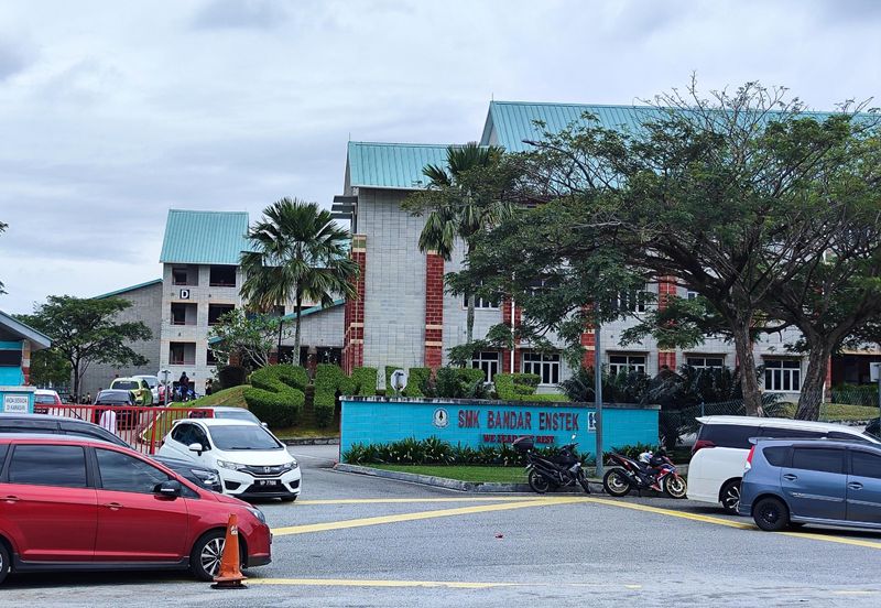 Jalan Timur @ Bandar Baru Enstek