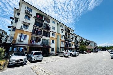 GROUND FLOOR Apartment Mawar Taman Bunga Raya Rawang 