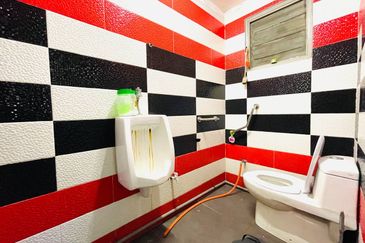 SHOP LOT GROUND FLOOR INTERMEDIATE UNIT SERI KEMBANGAN