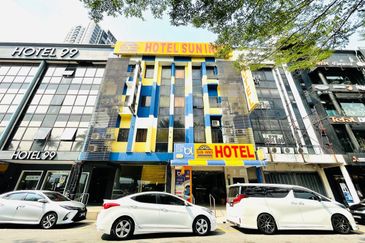 SHOP LOT GROUND FLOOR INTERMEDIATE UNIT SERI KEMBANGAN