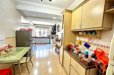 Jalan Putra Indah 9/3 