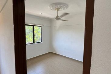Flat Taman Melati Blok E