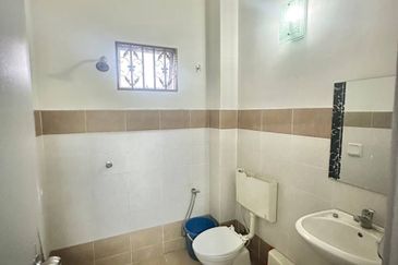 Jalan Timur @ Bandar Baru Enstek