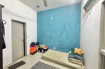 Jalan Timur @ Bandar Baru Enstek