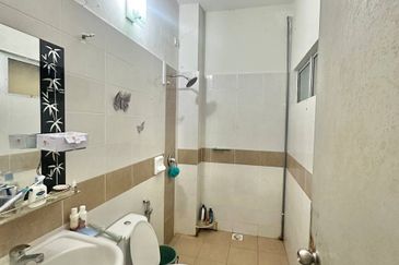 Jalan Timur @ Bandar Baru Enstek