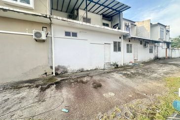 Jalan Timur @ Bandar Baru Enstek