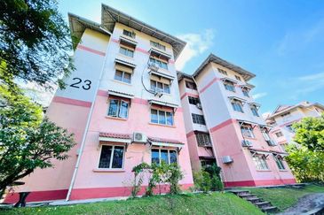 Pangsapuri Kiambang, Bukit Subang