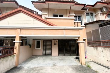 Renovated | Double Storey Semi Cluster Lorong Az-Zaharah @ Puncak Alam, Selangor