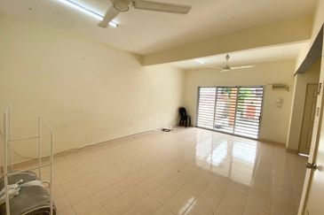 Renovated | Double Storey Semi Cluster Lorong Az-Zaharah @ Puncak Alam, Selangor