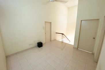 Renovated | Double Storey Semi Cluster Lorong Az-Zaharah @ Puncak Alam, Selangor