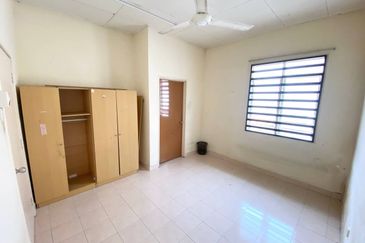 Renovated | Double Storey Semi Cluster Lorong Az-Zaharah @ Puncak Alam, Selangor