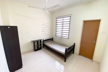 Renovated | Double Storey Semi Cluster Lorong Az-Zaharah @ Puncak Alam, Selangor
